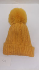 POM POM FLUFFY CABLE HAT AW23-RMD-51